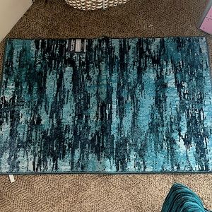 Brand new rug never used just bought it didn’t match my comforter set